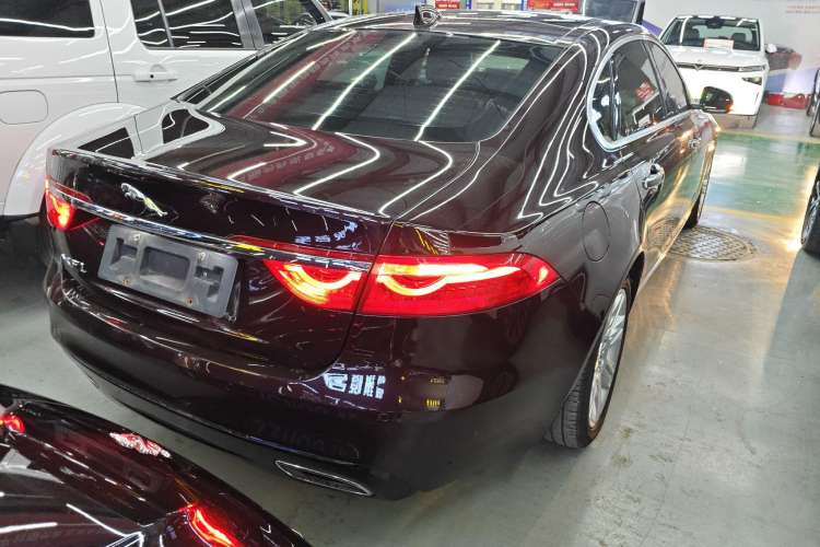 Used Jaguar XFL 2018 XFL 2.0T 250 PS Luxury Edition Rear Right 45 Deg