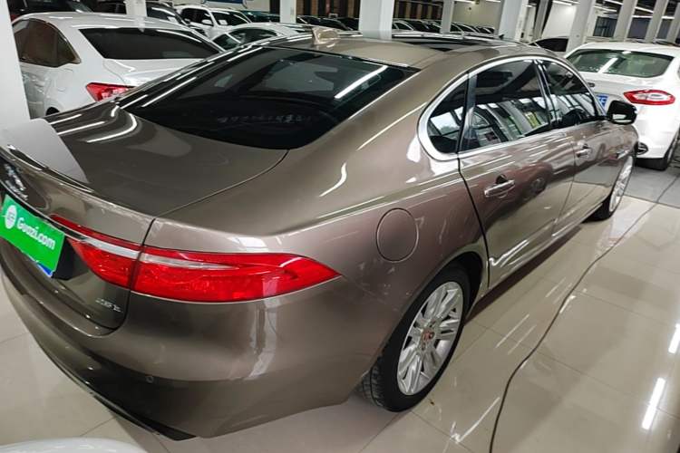 Used Jaguar XFL 2018 XFL 2.0T 250 PS Luxury Edition Rear Right 45 Deg