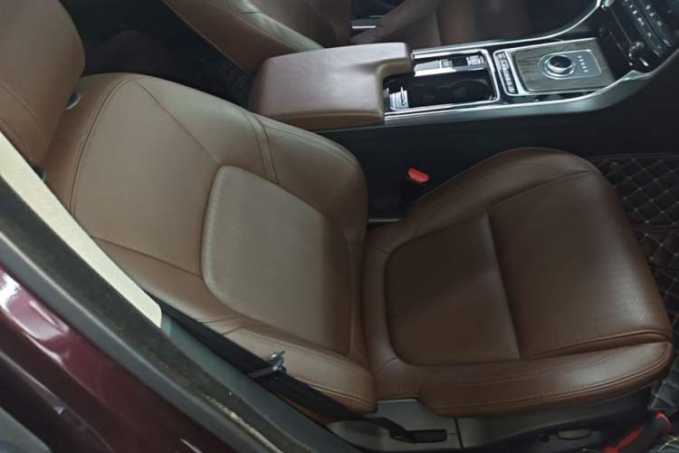 Used Jaguar XFL 2018 XFL 2.0T 250 PS Luxury Edition Right Front Seat