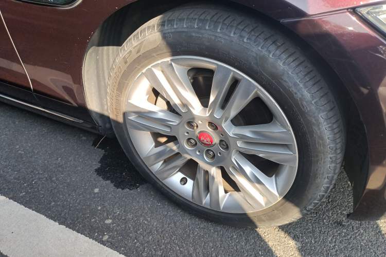 Used Jaguar XFL 2018 XFL 2.0T 250 PS Luxury Edition Right Front Wheel Hub