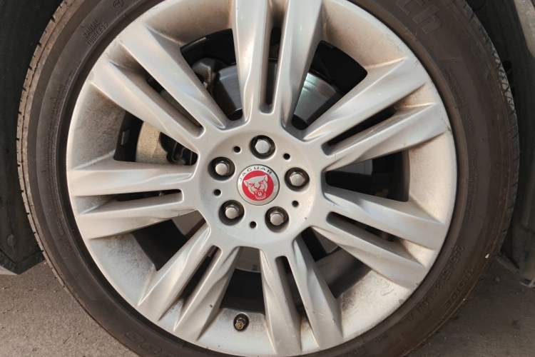 Used Jaguar XFL 2018 XFL 2.0T 250 PS Luxury Edition Right Front Wheel Hub