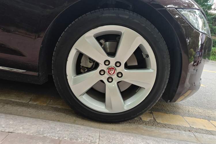 Used Jaguar XFL 2018 XFL 2.0T 200PS Elite Edition Right Front Wheel Hub