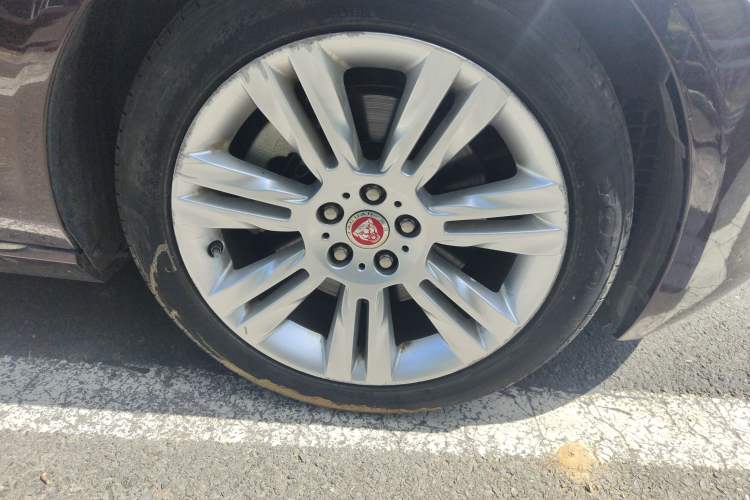 Used Jaguar XFL 2018 XFL 2.0T 250 PS Luxury Edition Right Front Wheel Hub