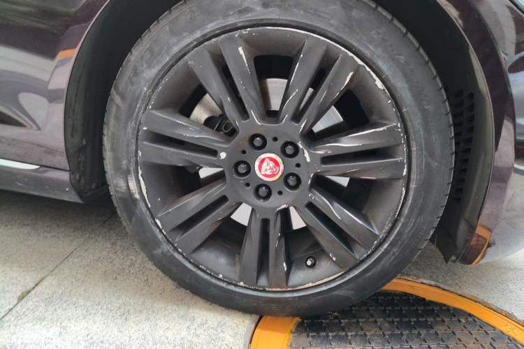 Used Jaguar XFL 2018 XFL 2.0T 250 PS Luxury Edition Right Front Wheel Hub