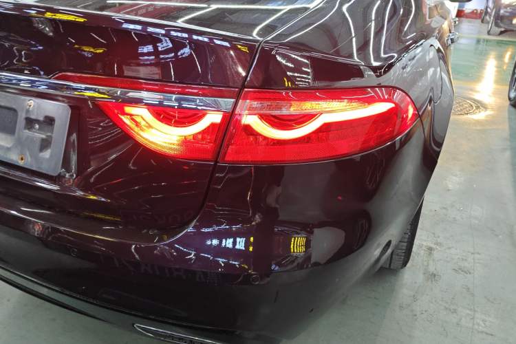 Used Jaguar XFL 2018 XFL 2.0T 250 PS Luxury Edition Right Rear Taillight