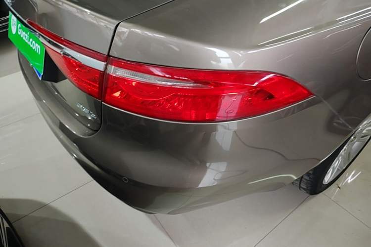 Used Jaguar XFL 2018 XFL 2.0T 250 PS Luxury Edition Right Rear Taillight
