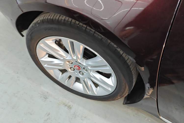 Used Jaguar XFL 2018 XFL 2.0T 250 PS Luxury Edition Right Rear Wheel Hub