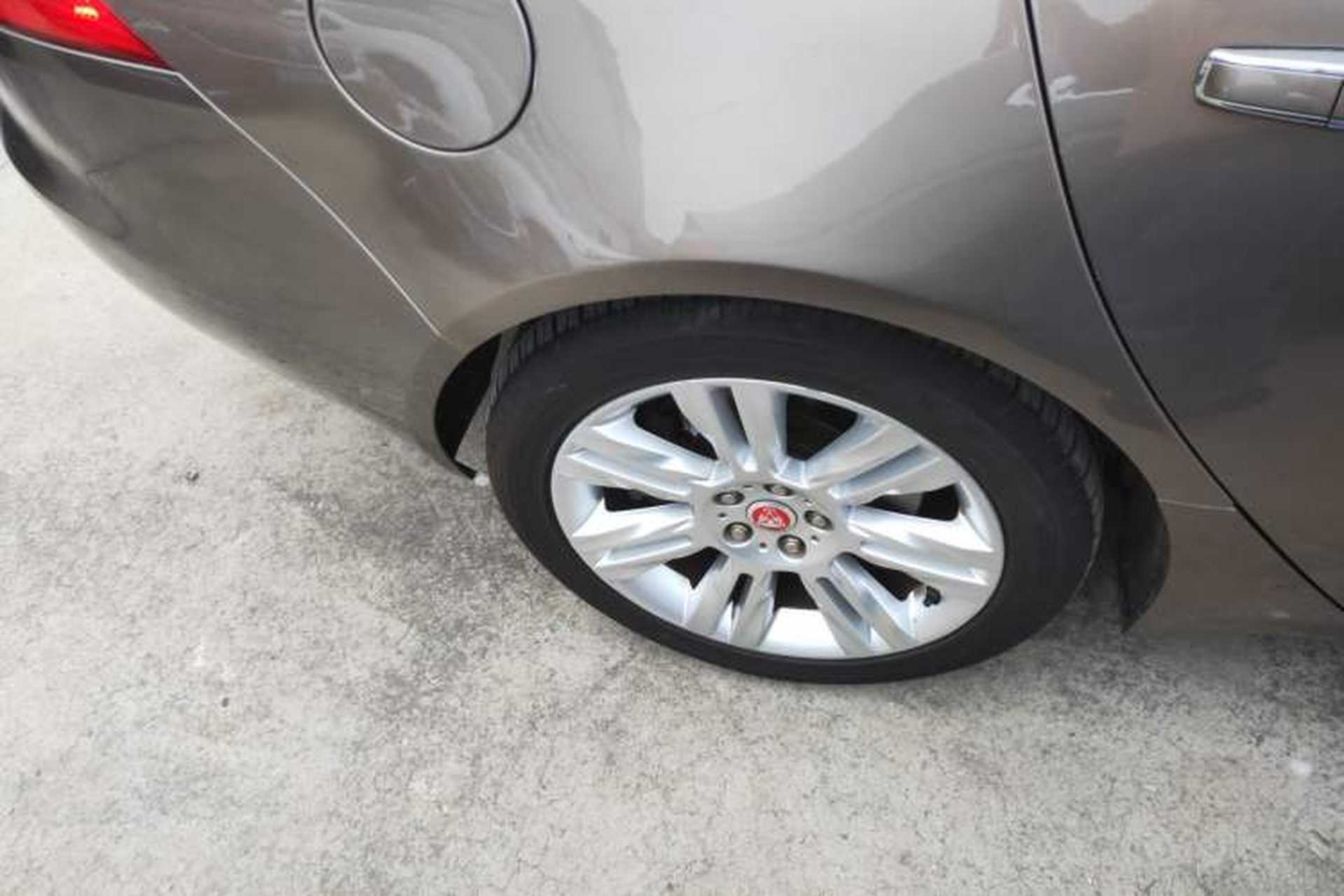 Used Jaguar XFL 2018 XFL 2.0T 250 PS Luxury Edition Right Rear Wheel Hub