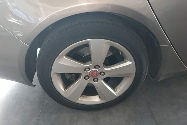 Used Jaguar XFL 2018 XFL 2.0T 200PS Elite Edition Right Rear Wheel Hub
