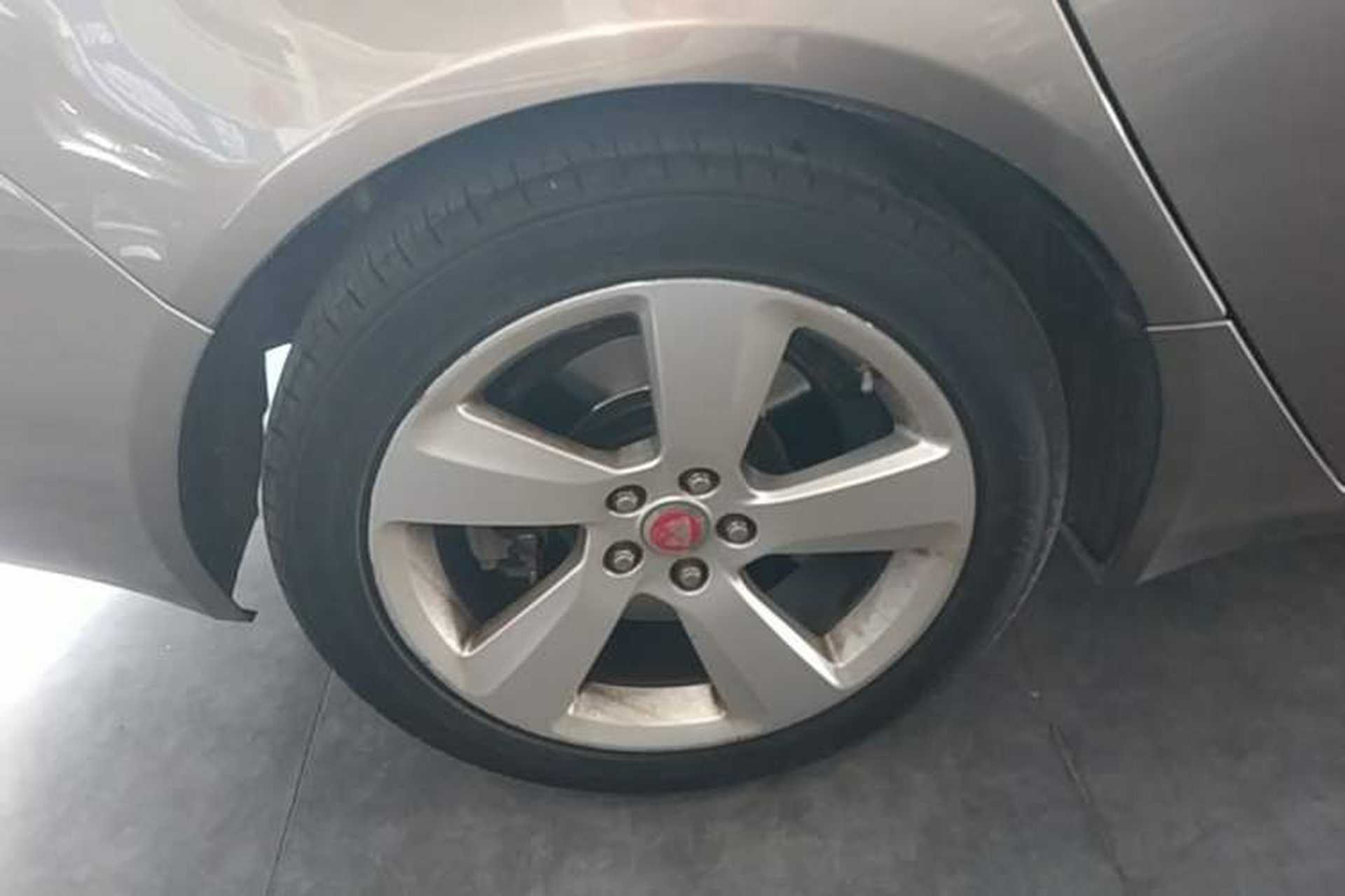 Used Jaguar XFL 2018 XFL 2.0T 200PS Elite Edition Right Rear Wheel Hub