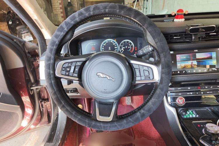 Used Jaguar XFL 2018 XFL 2.0T 250 PS Luxury Edition Steering Wheel