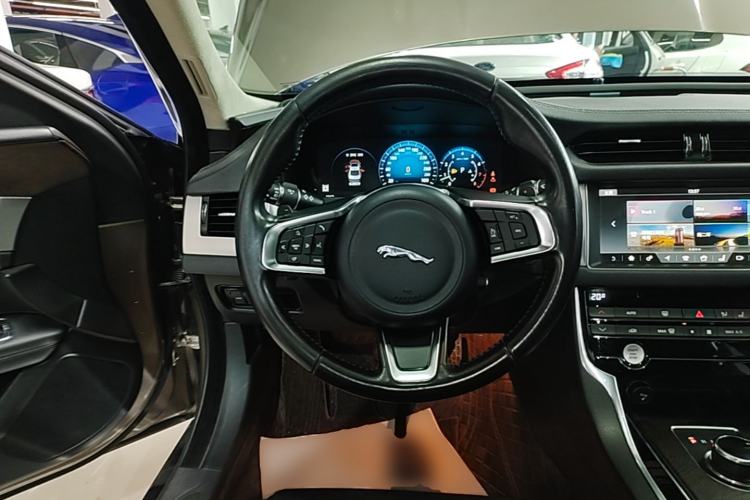 Used Jaguar XFL 2018 XFL 2.0T 250 PS Luxury Edition Steering Wheel