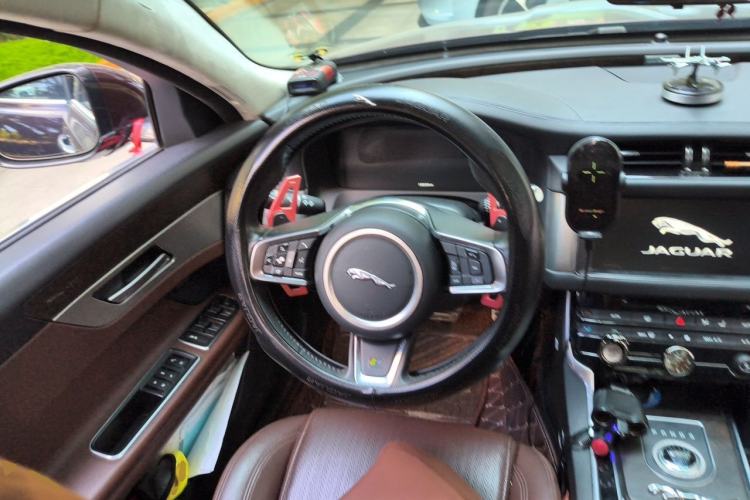 Used Jaguar XFL 2018 XFL 2.0T 250 PS Luxury Edition Steering Wheel