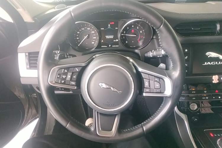 Used Jaguar XFL 2018 XFL 2.0T 200PS Elite Edition Steering Wheel