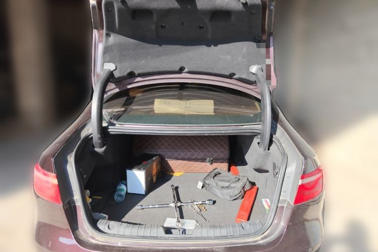 Used Jaguar XFL 2018 XFL 2.0T 250 PS Luxury Edition Trunk