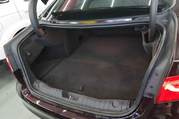 Used Jaguar XFL 2018 XFL 2.0T 250 PS Luxury Edition Trunk