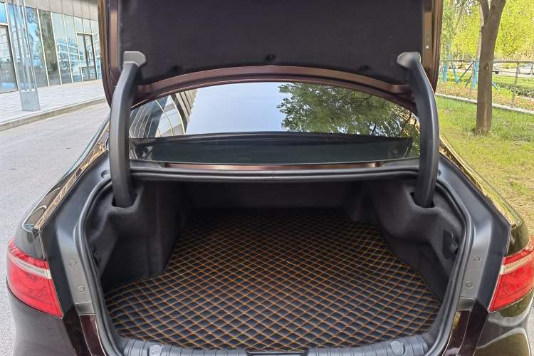 Used Jaguar XFL 2018 XFL 2.0T 250 PS Luxury Edition Trunk