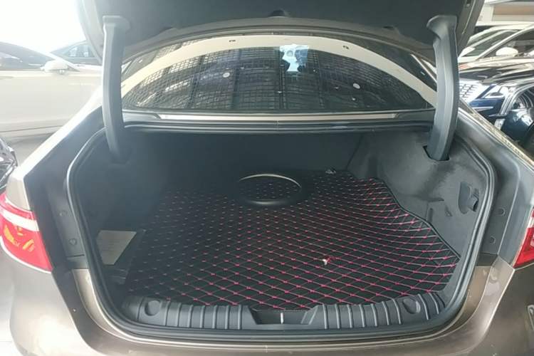 Used Jaguar XFL 2018 XFL 2.0T 200PS Elite Edition Trunk