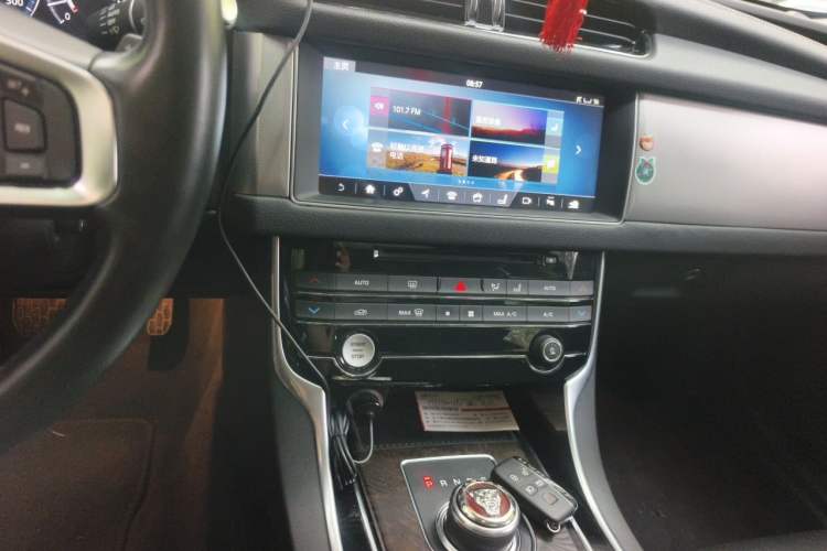 Used Jaguar XFL 2018 XFL 2.0T 250 PS Luxury Edition Audio And AC Panel