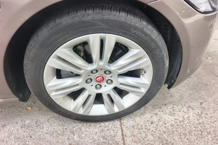 Used Jaguar XFL 2018 XFL 2.0T 250 PS Luxury Edition Right Front Wheel Hub