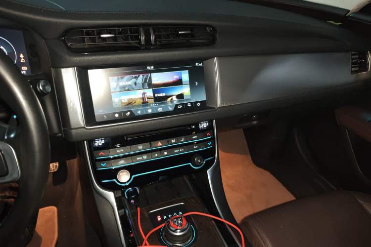 Used Jaguar XFL 2018 XFL 2.0T 250 PS Luxury Edition Audio And AC Panel