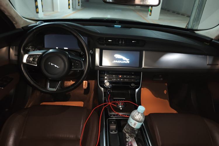 Used Jaguar XFL 2018 XFL 2.0T 250 PS Luxury Edition Center Console