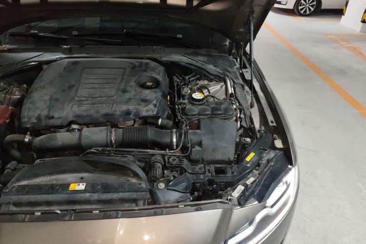 Used Jaguar XFL 2018 XFL 2.0T 250 PS Luxury Edition Engine Bay Left