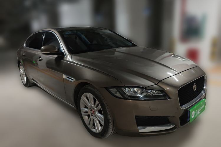 Used Jaguar XFL 2018 XFL 2.0T 250 PS Luxury Edition Front Right 45 Deg