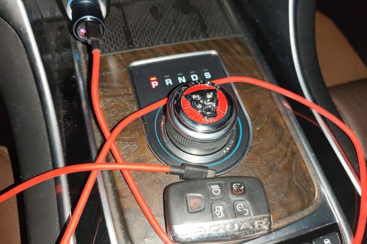 Used Jaguar XFL 2018 XFL 2.0T 250 PS Luxury Edition Gear Lever
