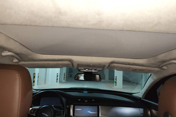 Used Jaguar XFL 2018 XFL 2.0T 250 PS Luxury Edition Headliner