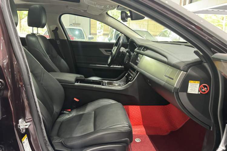 Used Jaguar XFL 2018 XFL 2.0T 200PS Elite Edition Interior 3
