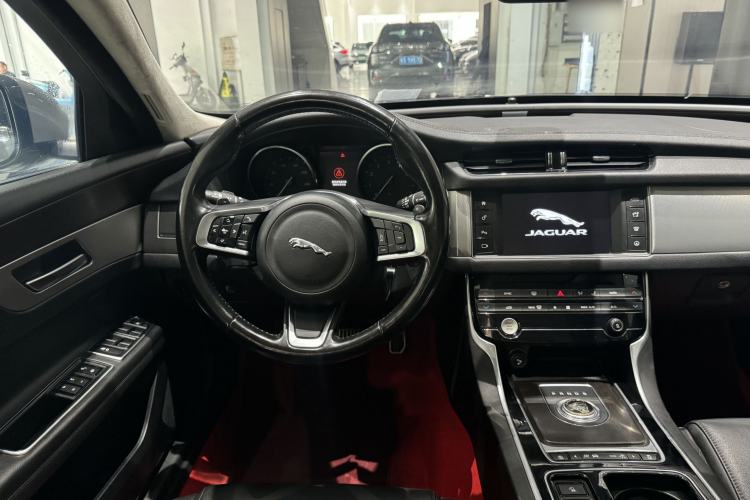 Used Jaguar XFL 2018 XFL 2.0T 200PS Elite Edition Interior 4