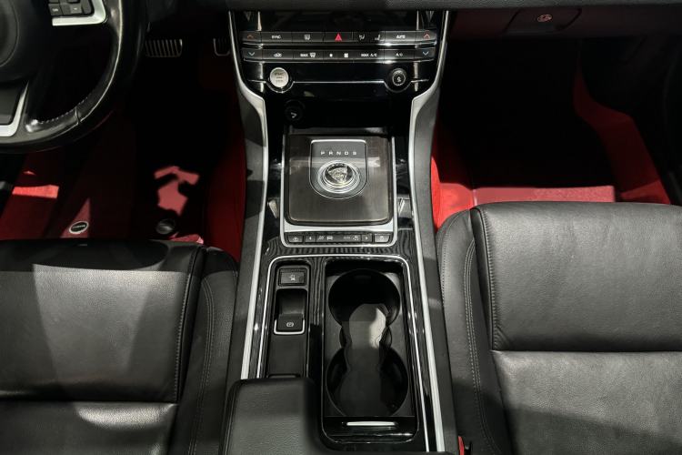Used Jaguar XFL 2018 XFL 2.0T 200PS Elite Edition Interior 5