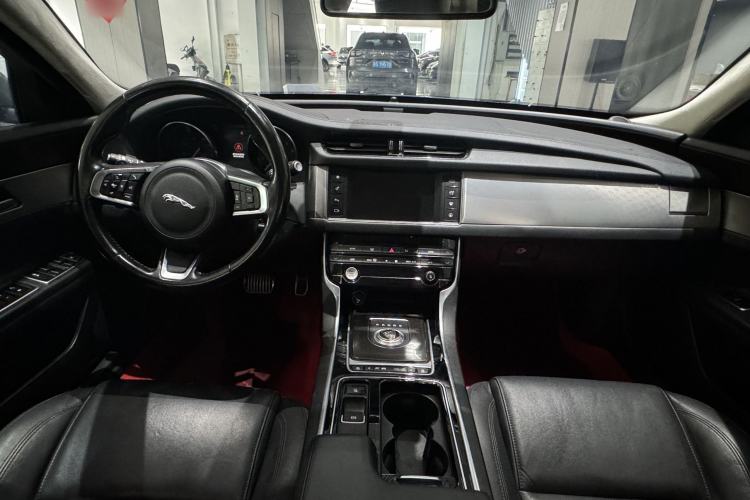 Used Jaguar XFL 2018 XFL 2.0T 200PS Elite Edition Interior 6