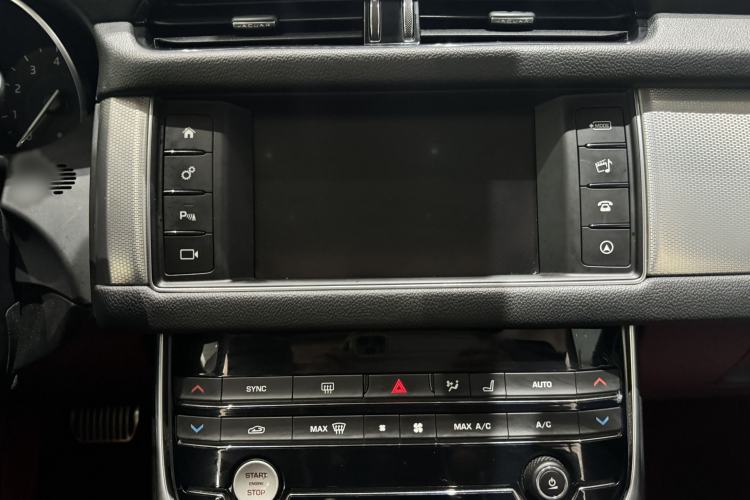 Used Jaguar XFL 2018 XFL 2.0T 200PS Elite Edition Interior 9