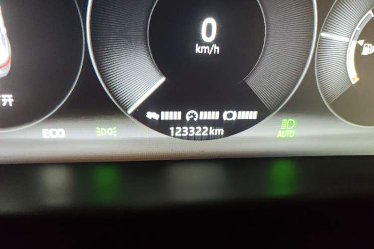 Used Jaguar XFL 2018 XFL 2.0T 250 PS Luxury Edition Odometer Close Up