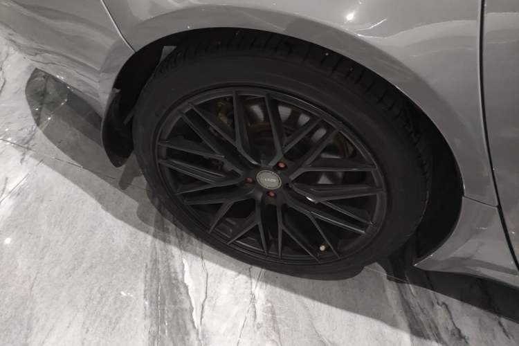 Used Jaguar XFL 2018 XFL 2.0T 200PS Elite Edition Right Rear Wheel Hub