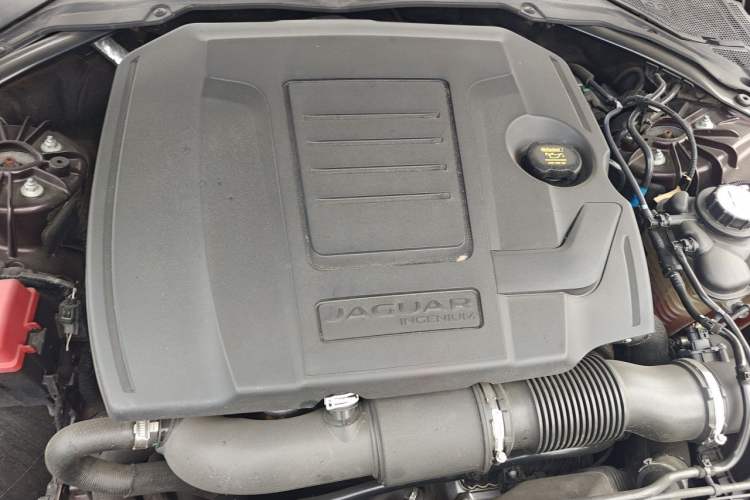Used Jaguar XFL 2018 XFL 2.0T 250 PS Luxury Edition Engine Bay