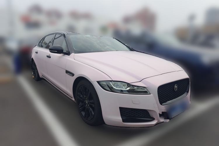 Used Jaguar XFL 2018 XFL 2.0T 250 PS Luxury Edition Front Right 45 Deg