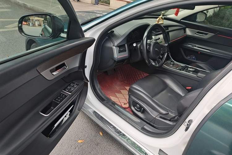 Used Jaguar XFL 2018 XFL 2.0T 250 PS Premium Edition Driver Seat