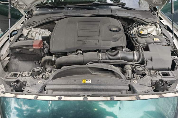 Used Jaguar XFL 2018 XFL 2.0T 250 PS Premium Edition Engine Bay