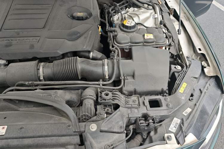 Used Jaguar XFL 2018 XFL 2.0T 250 PS Premium Edition Engine Bay Left