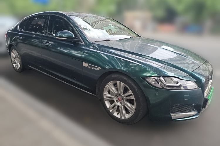 Used Jaguar XFL 2018 XFL 2.0T 250 PS Premium Edition Front Right 45 Deg