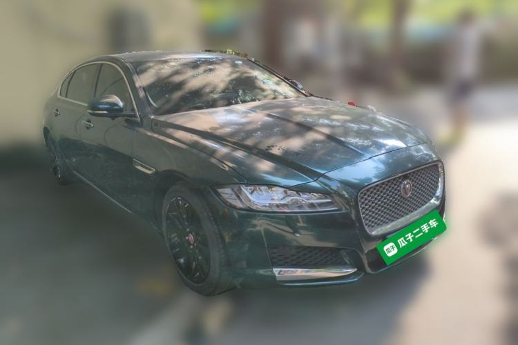 Used Jaguar XFL 2018 XFL 2.0T 250 PS Luxury Edition Front Right 45 Deg