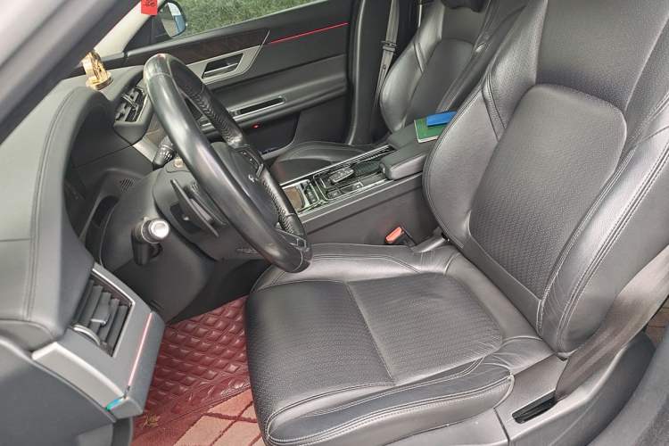 Used Jaguar XFL 2018 XFL 2.0T 250 PS Premium Edition Left Front Seat