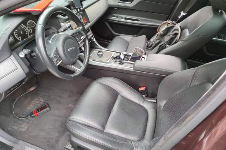 Used Jaguar XFL 2018 XFL 2.0T 250 PS Luxury Edition Left Front Seat