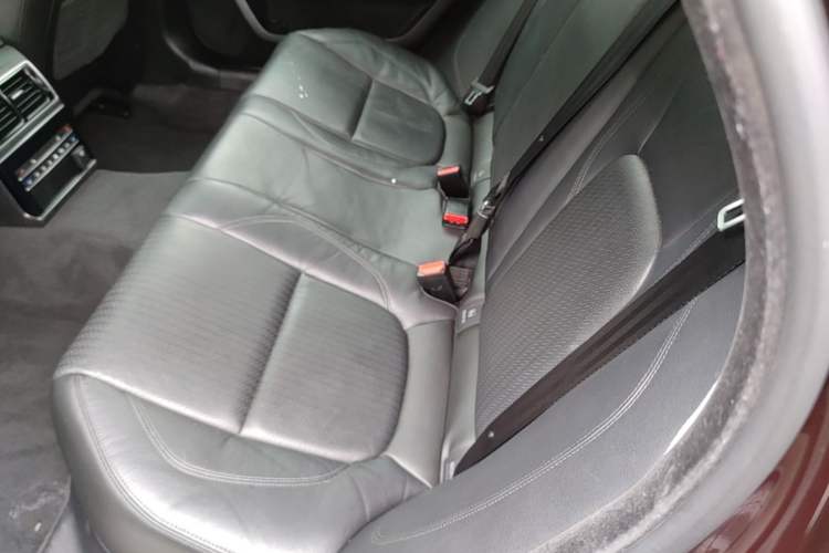 Used Jaguar XFL 2018 XFL 2.0T 250 PS Luxury Edition Left Rear Seat