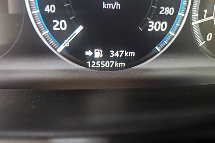 Used Jaguar XFL 2018 XFL 2.0T 250 PS Premium Edition Odometer Close Up