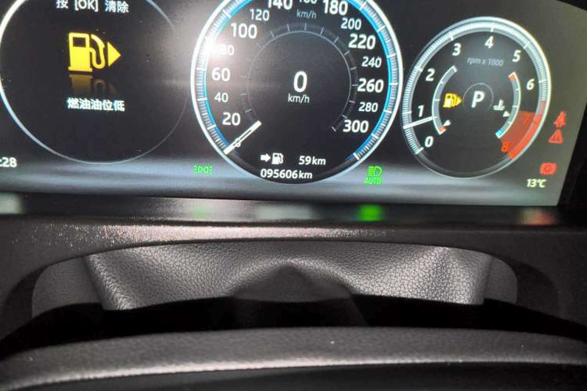 Used Jaguar XFL 2018 XFL 2.0T 250 PS Premium Edition Odometer Close Up