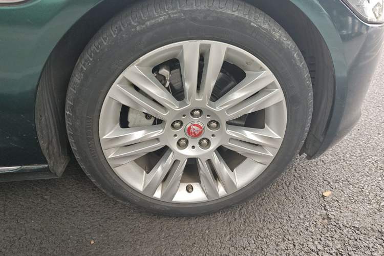 Used Jaguar XFL 2018 XFL 2.0T 250 PS Premium Edition Right Front Wheel Hub